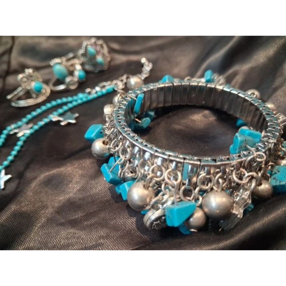 Boho Western Turquoise & Silver Tone Jewelry Bundle Set - Picture 6 of 9